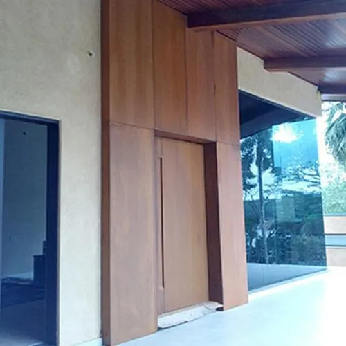 Portas Pivotantes em Aço Corten