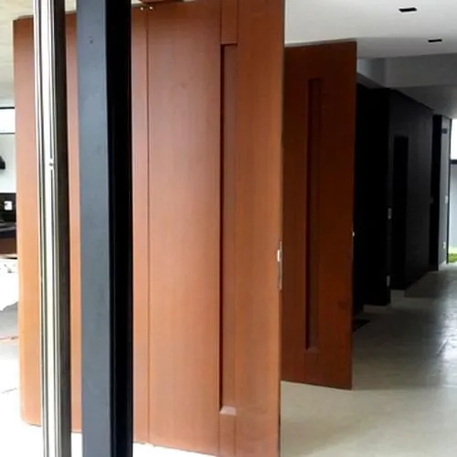 Portas Pivotantes em Aço Corten