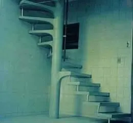 Escada Semi Contrário 