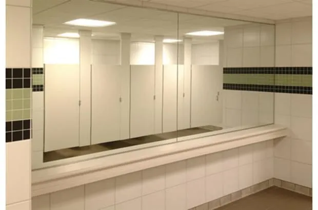 Corian® para Divisórias Sanitárias