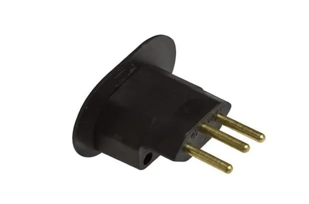 Plugues, Adaptadores e Tomadas de Painel 