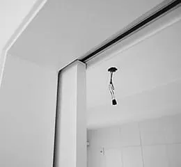 Ideal para sobrepor em alvenarias, drywalls ou steel frames