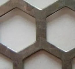Chapa Perfurada – Furos Hexagonais