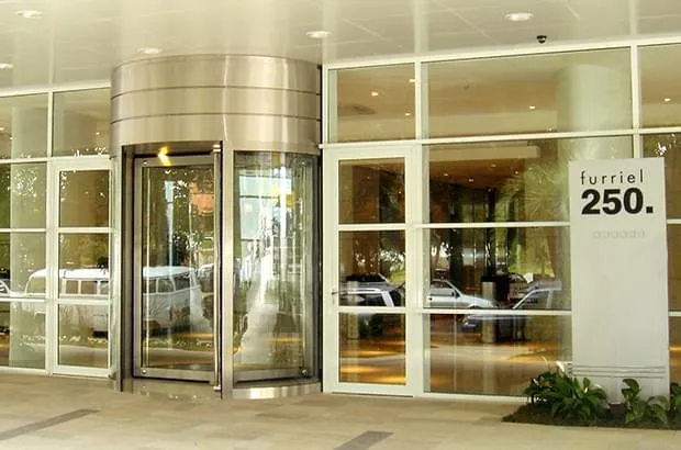 Porta Giratória Plaza