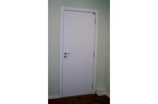 Porta Acústica em Madeira