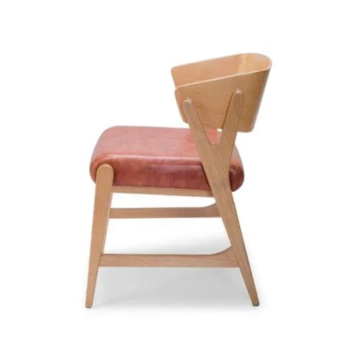 Poltrona Glória Encosto Multilaminado