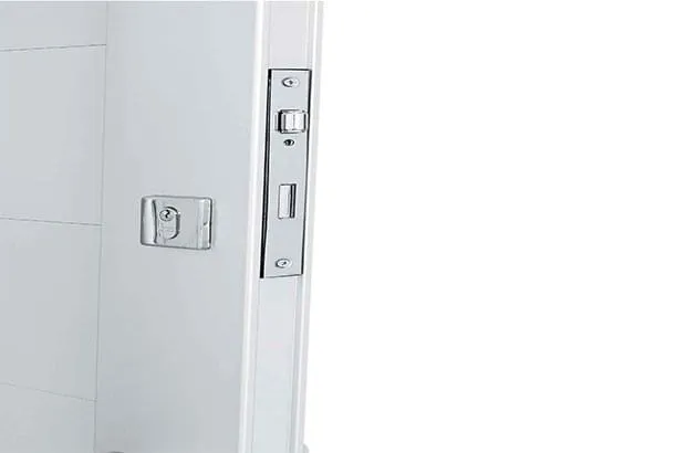 Porta Social com Seteira Simples, Lambris e Frisos Aço – Branco