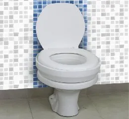 Assento sanitário elevado 13,5 cm | Almofadado com tampa
