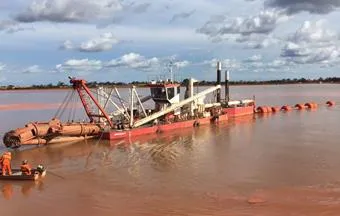 Dragas de sucção e recalque são indicadas para obras de desassoreamento
