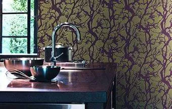 Papel de parede e tecidos ganham espaço em ambientes úmidos