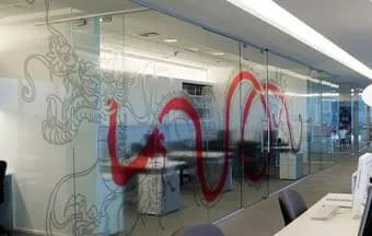 Divisórias Luce: transparência nas áreas de trabalho