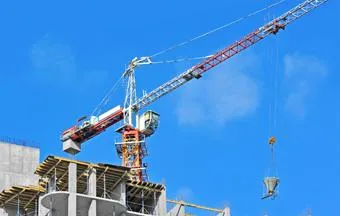 Grua ascensional requer planejamento prévio para maximizar produtividade