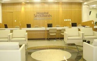 Instalação de piso vinílico sem transtornos para o hospital em funcionamento