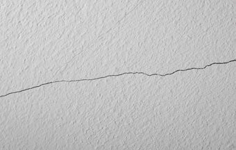 Como tratar trincas e fissuras em paredes?