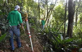 Calibração de equipamentos topográficos gera eficiência em campo