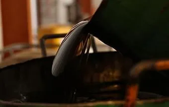 Vazou óleo no canteiro? Aprenda a fazer um kit de mitigação