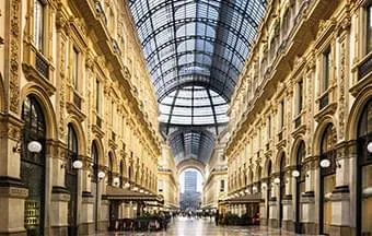 Domos proporcionam rigidez, iluminação natural e conforto térmico