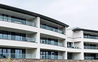 Guarda-corpo de vidro Easy Glass Prime tem fixação moderna