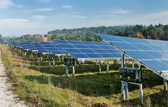 Sistemas off-grid garantem energia independente da rede elétrica