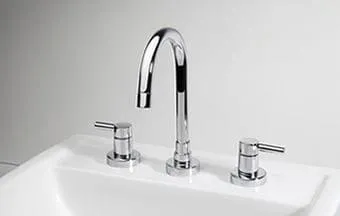 Linha Chiara: metais sanitários com acionamento em alavanca e montagem Fabrieasy