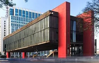 Projetos de grandes vãos devem considerar materiais e sistema estrutural