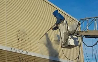 Soluções em vernizes conservam fachadas contra pichações