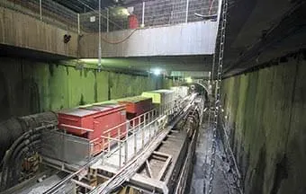 Obra do metrô no RJ utiliza anel metálico, com vedação interna