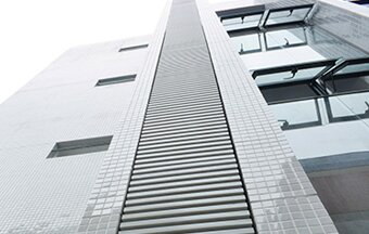 Brise 30B/57B garante privacidade e ventilação aos edifícios