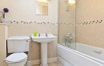 Infiltrações nas áreas molhadas causam danos estruturais e gastos excessivos