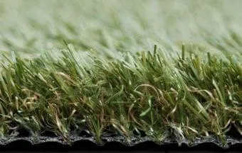 Grama sintética é versátil, prática e tem fácil manutenção