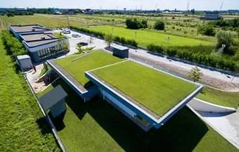 Sistema de telhado verde para jardins de várias composições e inclinações