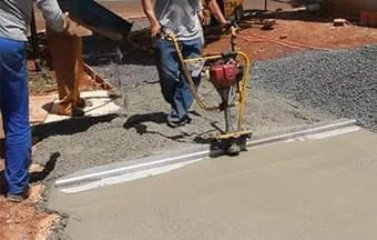 Régua vibratória aumenta produtividade na execução de pisos de concreto