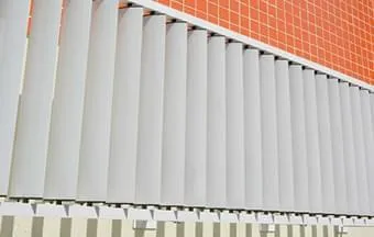 Brise móvel proporciona controle de luz e visual moderno