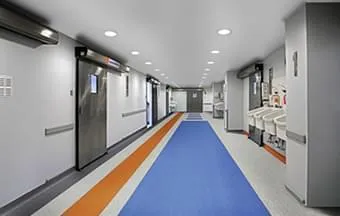 Piso vinílico com design moderno e diferentes cores oferece paginações criativas