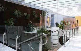 Vidro laminado de temperados une segurança e resistência para vários projetos