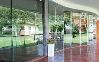 Linha de vidros planos garante beleza, conforto e flexibilidade às instalações