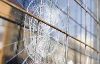 Vidro antivandalismo dificulta o arrombamento e aumenta proteção contra furtos