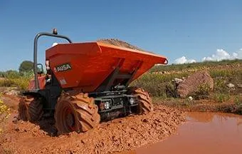 Caminhão dumper é versátil e melhora a produtividade da obra