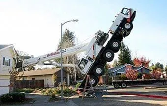 Operação com guindastes exige plano de rigging