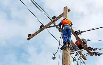 Saiba quais são os EPIs obrigatórios em trabalhos com redes de alta tensão