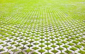 Pavimentos permeáveis evitam acúmulo de água no piso