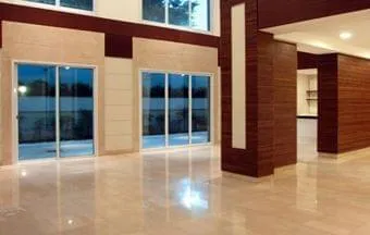 Como especificar o piso certo para escritórios e hospitais?