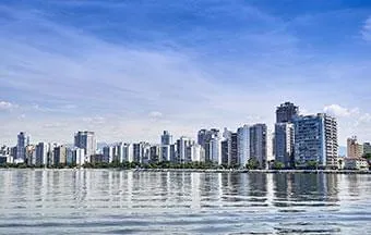 Reforço de fundações pode corrigir prédios inclinados