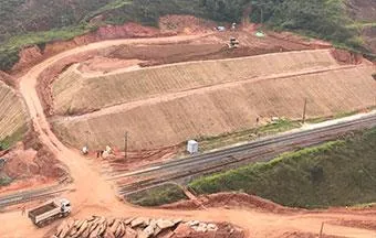 Projeto de talude pode dispensar contenções complexas em escavações profundas