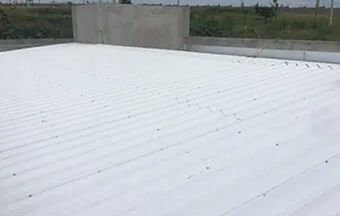 Telha de aço com núcleo em PIR garante conforto térmico