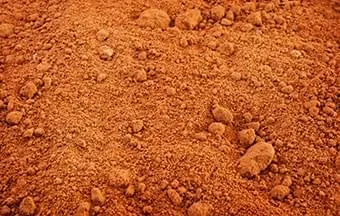 Terra é usada na fabricação de materiais para vedação de edificações 