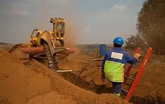 Valetadeiras asseguram produtividade e precisão à abertura de valas