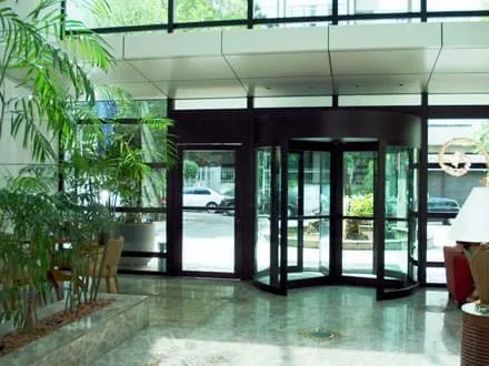 Plaza - Portas giratórias personalizadas