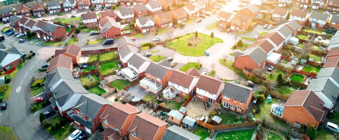 várias casas construídas da mesma forma que remetem ao programa criado pelo governo baiano