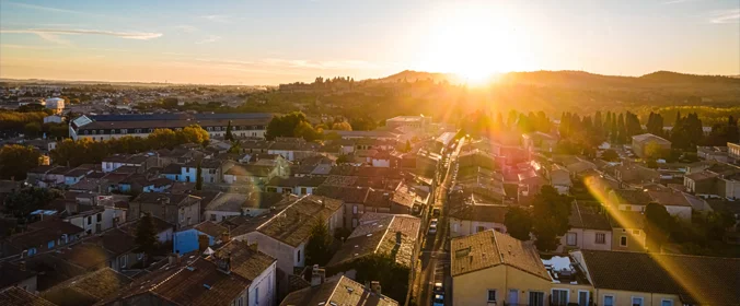 foto de varias casas em um bairro visto de cima
